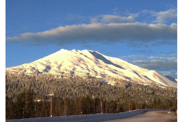 Minutes to Mt Bachelor for winter or summer fun.