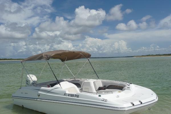 19' Sundeck - 6 Person