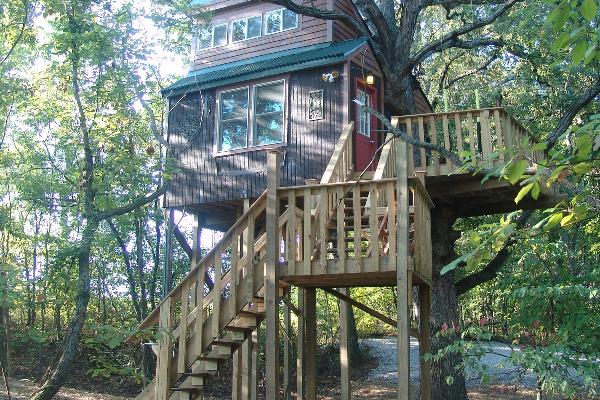 White Oak tree house - Sleeps 4-6 people