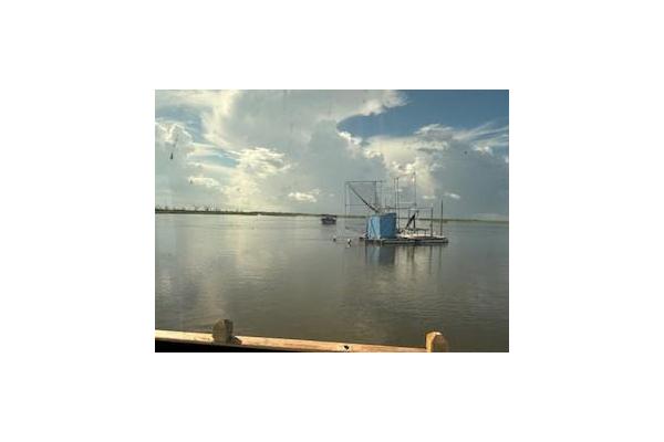 Here is another view from the other side of the houseboat