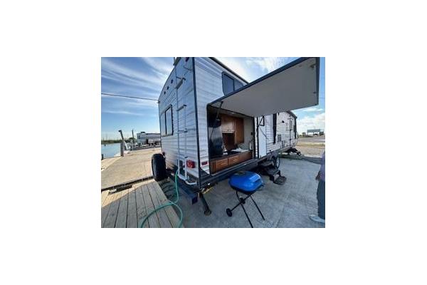 Outdoor kitchen