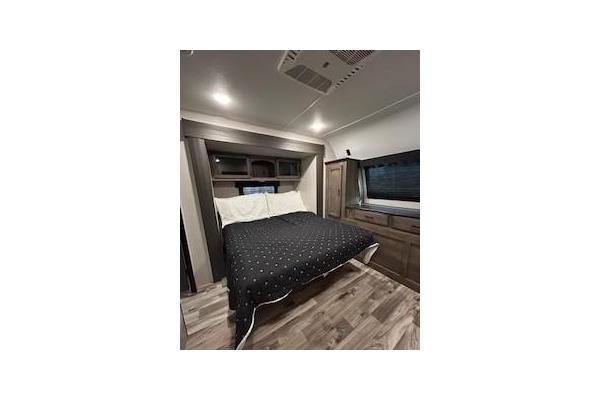 Master Bedroom with Queen size bed