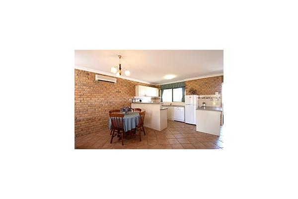 Spacious Kitchen Dine
