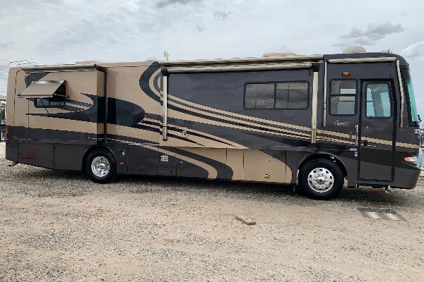 2005 Monaco Camelot quad slide (immaculate)