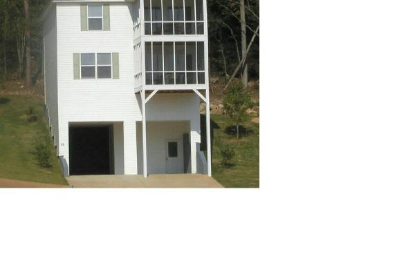 Overlooks Pool ; GREAT View, Lake only 200 ft a away.