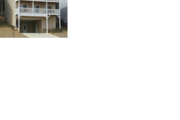 Overlooks Pool ; GREAT View, Lake only 200 ft a away.