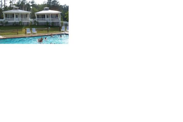 Single Level; Overlooks Pool; Lake View