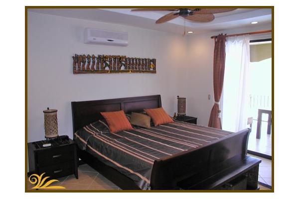 Fully equipped Condo with king with queen beds: (2 people)