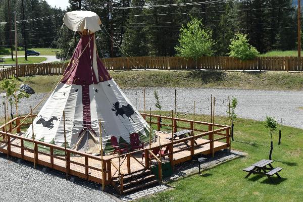 26' Tipi on a Raised Cedarwood Deck