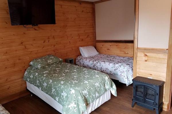 Bunkhouse #2  Queen bed and 3 twins