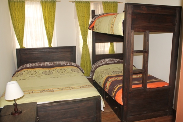 Apartahotel, con una cama doble y un camarote 4 personas.