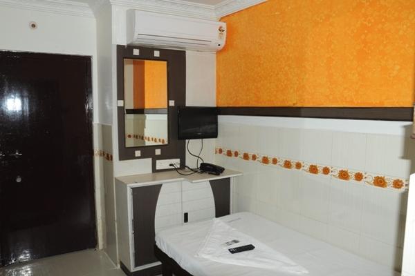 Single room non a/c fully furnitured ,attacted bath room and tv,wifi