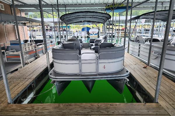 23' Tritoon with 50 hp motor