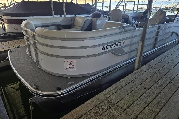 Sleek and stylish for a day on the water