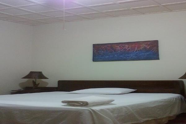 Air Conditioner, Cable TV, Wi-Fi, Room Service, Access to Kitchen, Laundry Service