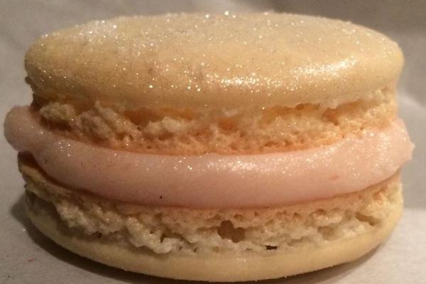 French Macaron - Strawberry