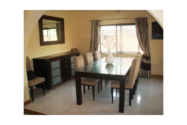 DIning room setting for up to six guests