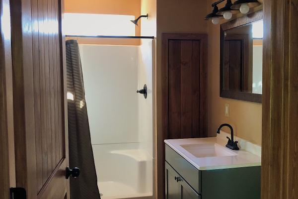 Sun Rift Cabin features a spacious and private bathroom.