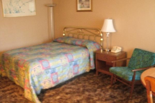 Rooms with Single Queen Bed