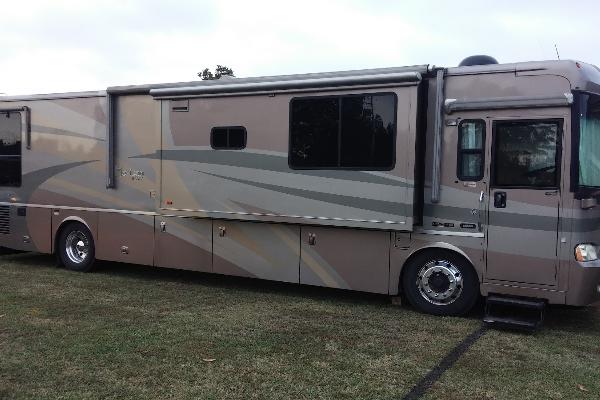 2005 Horizon Itasca by Winnebago, 40' Diesel with 3 Slide-outs