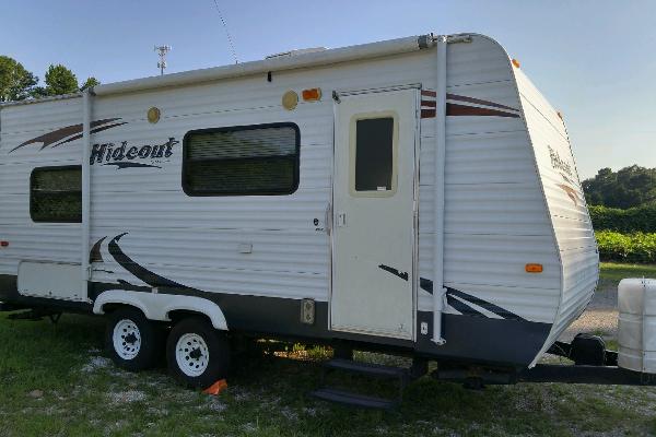 2009 Hideout by Keystone, 19' Travel Trailer (entrance side)