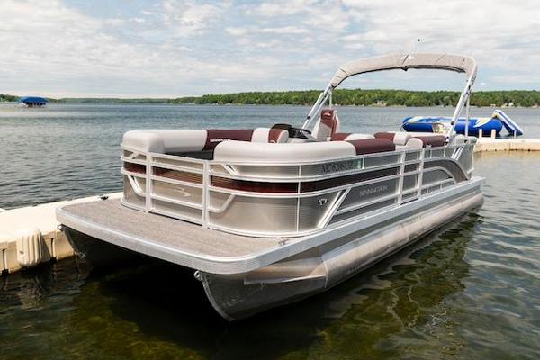 22ft Bennington w/90hp - colors and layout may vary
