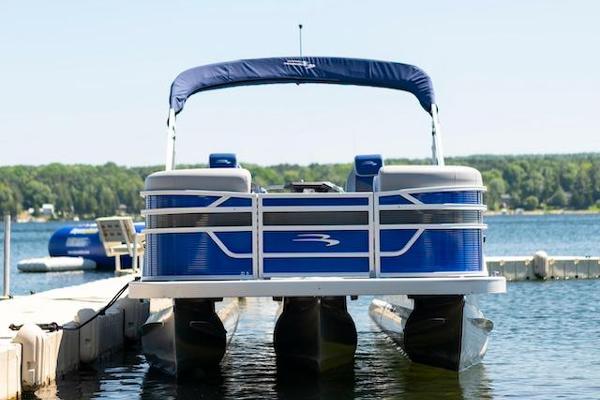 3/4 Tube Tritoon: 22ft Bennington w/115hp - color/options may vary