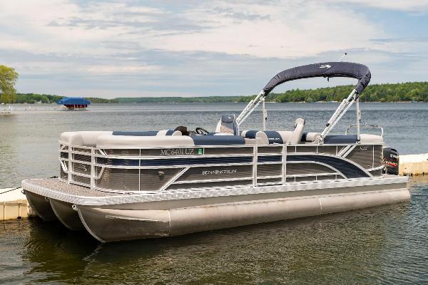 3/4 Tube Tritoon: 22ft Bennington w/115hp - color/options may vary