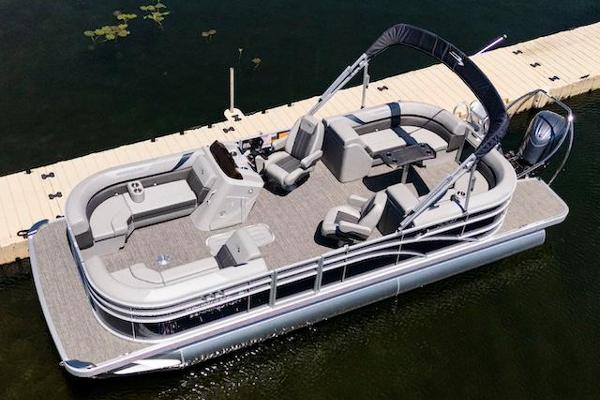 Tritoon: 22ft Bennington w/150hp - colors/options will vary