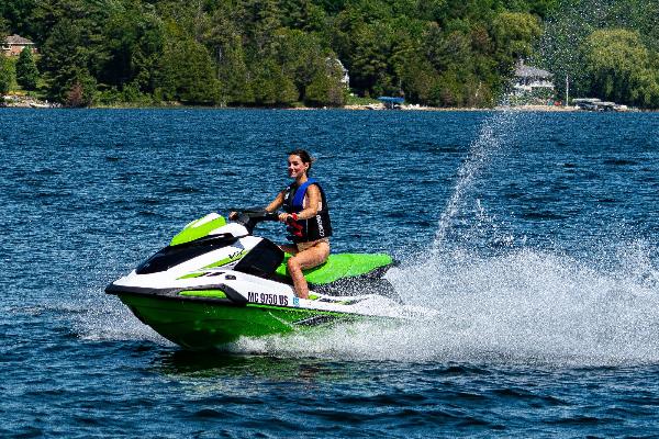 Yamaha VX 3-seater WaveRunner with powerful 125hp 4-stroke engine
